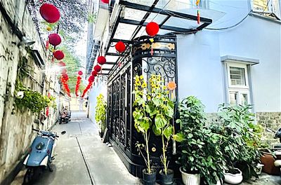 Nguyễn trãi q1–kề cục xuất nhập cảnh–3tầng–42m²–5pn–1 căn ra mặt tiền — ảnh 1