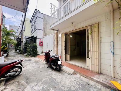 Nhà ngon tiện sửa siêu phẩm • Hẻm 3m • Đối diện UBND Quận • 2 Tầng • 2 — ảnh 1