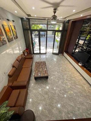 Cho thuê nhà 3 tầng mặt tiền đường: bùi trang chước - hòa xuân — ảnh 1