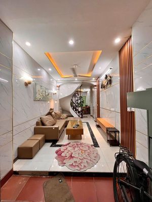 Nhà Quan Nhân Cầu Giấy, mới nội thất đẹp, 2 ban công thoáng, DT rộng — ảnh 1