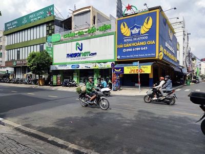 Cho thuê góc 2 mặt tiền 200m2 trung tâm thương hiệu sầm uất q.tân phú — ảnh 1