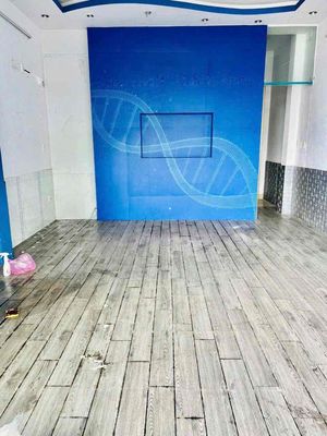 Cho thuê nhà 3 tầng mặt tiền Duy Tân - ( ngang 4,7m ) — ảnh 1