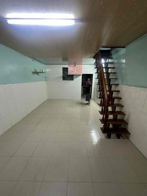 Nhà 1 triệt 1 lầu rộng rãi nhưng trong hẻm nhỏ — ảnh 1