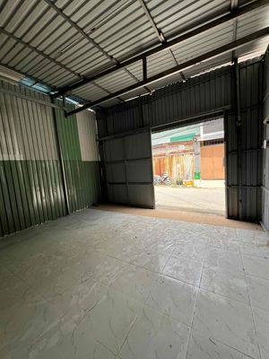 Cho thuê kho để đồ, hẻm xe tải gần vòng xoay Phú Hữu — ảnh 1
