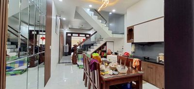 Nhà mặt phố 3 tầng kinh doanh gần Lê Hồng Phong, Dĩ An — ảnh 1