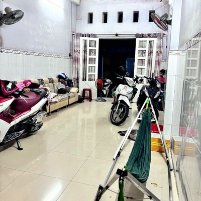 Nhà 2 tầng hẻm xe hơi có sân rộng, ở Tân Tạo, Bình Tân, DT 83m² — ảnh 1