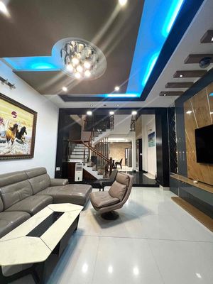 Nhà đẹp 3 tầng ngay sát Sông Hàn gần Công viên , vào ở ngay — ảnh 1