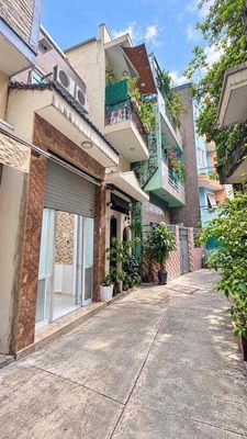 Nhà nguyên căn 3.2x16 trệt lầu 2pn 2vs CMT8 Q3 — ảnh 1