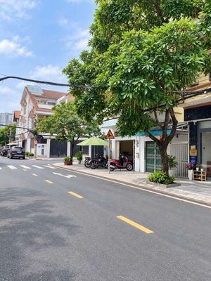 Nhà cấp MT khu vip Tân Quy DT 3,5x17 , tiện xây mới — ảnh 1