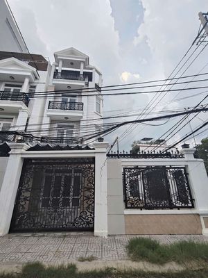 Nhà góc 2 mặt tiền sân rộng mặt đường số 10 — ảnh 1