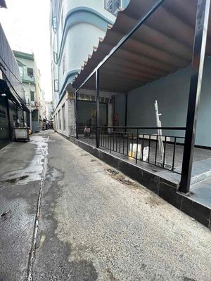 Chỉ 16triu - Góc 2mt Âu Cơ có sân dài 8m - Dtsd 75m2 - Gần mũi tàu — ảnh 1