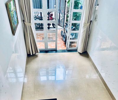 THUÊ NHÀ Cách Mạng Tháng 8.Trệt 2 lầu sân thượng,4Pn 3WC Giá 16tr — ảnh 1
