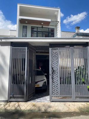 Bán nhà 1 trệt 1 lầu Chánh Phú Hoà, Bến Cát - 3PN, 2VS, sân xe hơi — ảnh 1