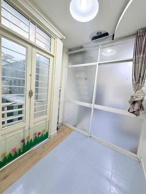 QUẬN 3 2PN ban công, 3 tollet, sân thượng cao tầng xem pháo bông — ảnh 1