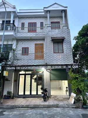 Nhà trệt hai lầu đường 13m KDC DT 743, Dĩ An — ảnh 1