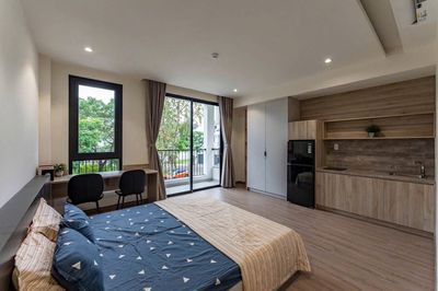 Studio ban công + cửa sổ siêu thoáng, full nội thất ngay sát đh luật — ảnh 1
