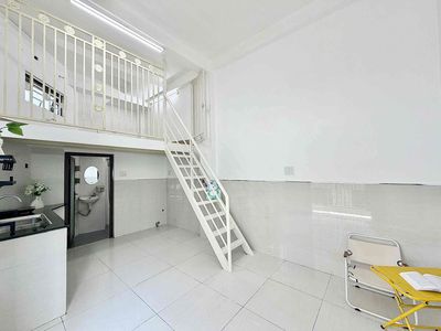 Căn ban công lộng gió gác cao ngay ngã tư bốn xã — ảnh 1