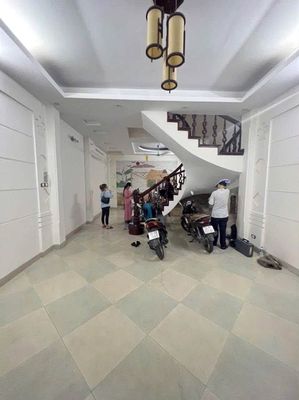 Cho thuê nhà ngõ ô tô tránh Trần Quốc Hoàn, Cầu Giấy — ảnh 1