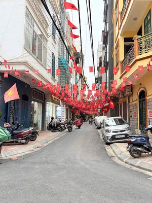 Cho thuê nhà riêng có thang máy Khâm Thiên, Đống Đa — ảnh 1
