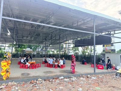 Cho thuê mặt bằng, bãi đậu xe có mái che diện tích 100m2 ngang 10m khu — ảnh 1