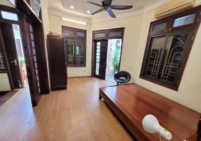 Cho thuê nhà 60m² 5PN ngõ 445 Lạc Long Quân, Tây Hồ — ảnh 1