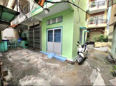 Cho thuê nhà Bà Hạt Q10 ngay chợ-3 tầng-giá 11tr-3,2 x 8-sát mặt tiền — ảnh 1