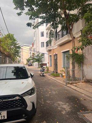 Nhà phố Thủ Đức cần bán — ảnh 1