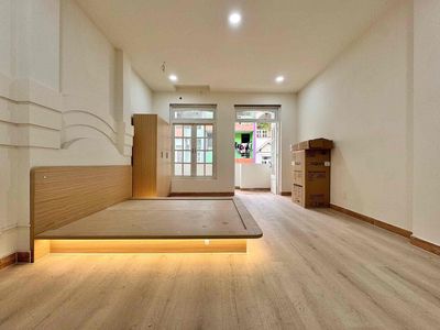 Căn hộ ban công - vincom cộng hoà - gần nguyễn thái bình - nhà full nt — ảnh 1