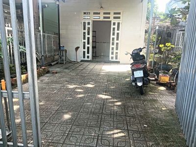 Nhà trệt gác 3 phòng ngủ sân ô tô — ảnh 1