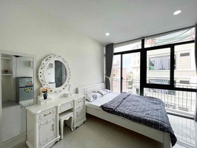 Phòng balcol cửa sổ trời bàn làm việc sát cv gia định phú nhuận — ảnh 1