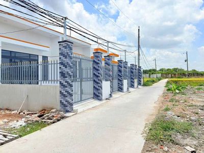Nhà cấp 4mới gần chợ Gò Đen 150m2 thổ giá rẻ đường xe hơi sổ riêng — ảnh 1