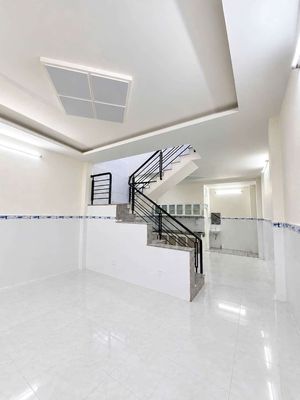 Cho thuê nhà nguyên căn HXH ngay CMT8 - Q. Tân Bình, 11tr/th — ảnh 1
