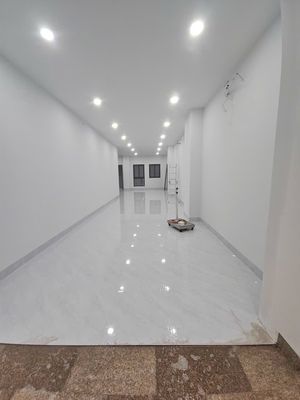 Cho thuê nhà mặt tiền gần chợ, trường cấp 1, Sân Tennis — ảnh 1