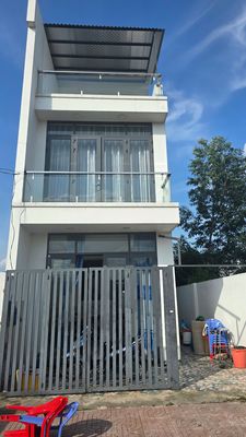 Bán lỗ căn nhà 1 trệt 2 lầu 1 sân thượng KĐT Làng Sen VN, Long An — ảnh 1