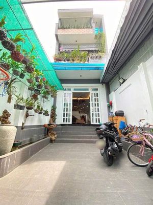 Nhà 1 trệt 3 lầu 5pn 3wc - hẻm 520 quốc lộ 13 - đối diện vạn phúc — ảnh 1