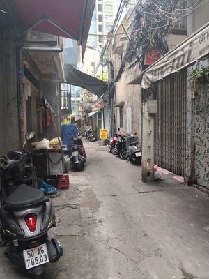 Nhà đường Thành Thái ngay Chung Cư Rivera Park, 2 mặt tiền trước sau — ảnh 1