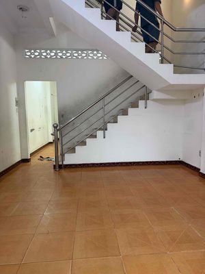 Nhà nguyên căn 1 trệt 2 lầu 4 phòng ngủ giá 10.5 tr/th — ảnh 1