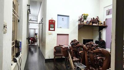 Bán nhà ngay trung tâm phố — ảnh 1