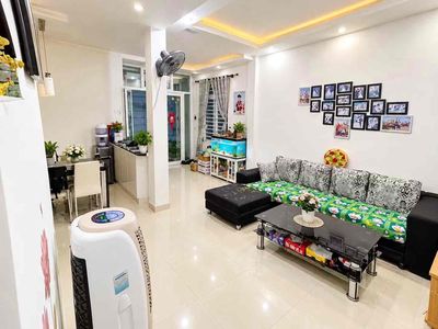 Nhà 2 tầng 2 mặt kiệt sau lưng mặt tiền hải sơn — ảnh 1