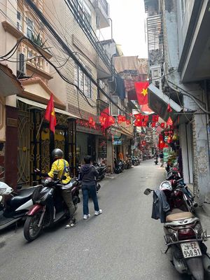 Chỉ hơn 100tr/1m2. 8 tầng thang máy. ô tô đỗ cổng. không quy hoạch — ảnh 1