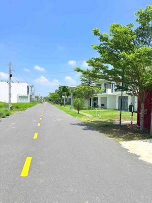 Lô Biệt Thự Đẹp- Rẻ- Gần Biển DT: 406m2-10x40-84m2 thổ cư Mặt tiền đườ — ảnh 1