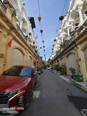 Nhà 1 trệt 3 lầu full nội thất đường số 8 BHH B bình tân — ảnh 1
