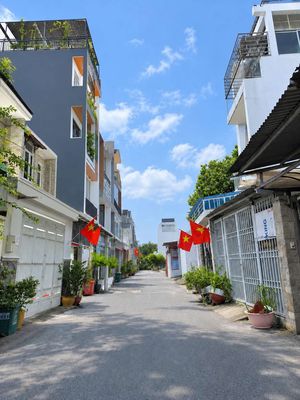 Hẻm xe hơi thông bùi đình túy 2 tầng sát mặt tiền 5đồng 6 — ảnh 1