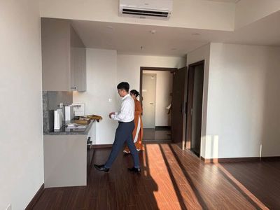 Cho thuê căn hộ 1N+ Masterise, view cao, tiện ích đầy đủ — ảnh 1