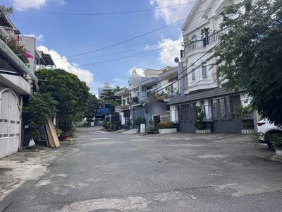 Bán nhà 1 trệt 1 lầu ngay chợ lý văn sâm kinh doanh ngang 4,2m dài 18m — ảnh 1