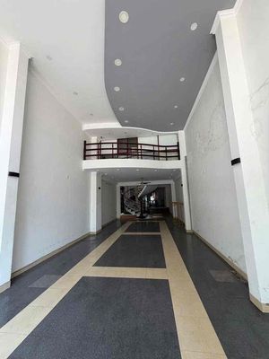 Cho Thuê Nhà 6 Tầng Mặt Tiền gần chợ Hàn — ảnh 1