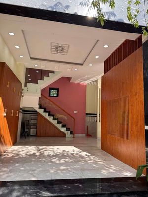 Nhà mới 3pn sẵn 3 máy lạnh, ôtô đậu trong nhà ,đi gò vấp kế bên gần . — ảnh 1