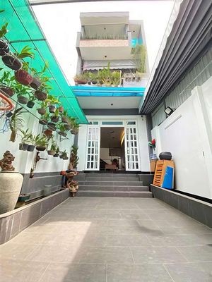 Nhà 1t2l 5pn sân rộng đậu oto, đối diện vạn phúc city — ảnh 1