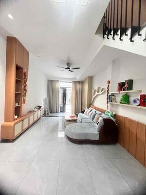 Cho thuê nhà phố liền kề full 4pn5wc hẻm 616/61 Lê Đức Thọ — ảnh 1