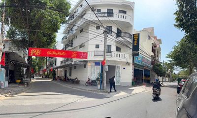 Bán nhà nghỉ góc 2 mặt tiền kđt chí linh – 11 phòng – giá 13,2 tỷ — ảnh 1